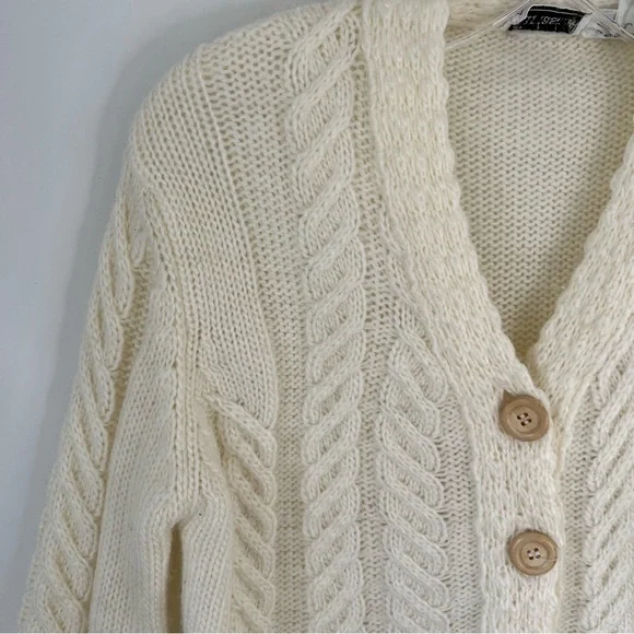 Vintage Fantastik Cream Cable Knit Cardigan with Wooden Buttons - Picture 7 of 15